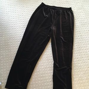 Chico’s Size 2 Brown velvet ladies pants. 👖👖